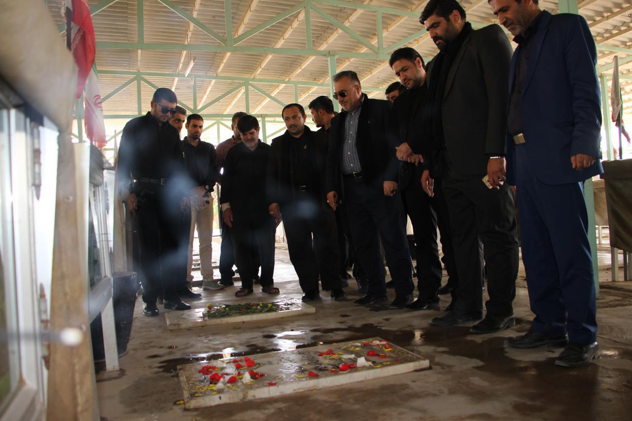 برگزاری آیین معنوی غباررویی و عطر افشانی گلزار شهدا توسط شهرداری مسجدسلیمان + تصاویر