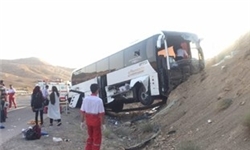 مصدومیت ۱۴مسافر به دلیل واژگونی اتوبوس در شاهین شهر