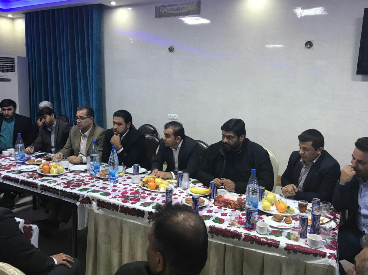 نشست هم‌اندیشی با حضور شهردار ؛ اعضای شورای شهر  و انجمن انبوه سازان در مسجدسلیمان برگزار شد + تصاویر