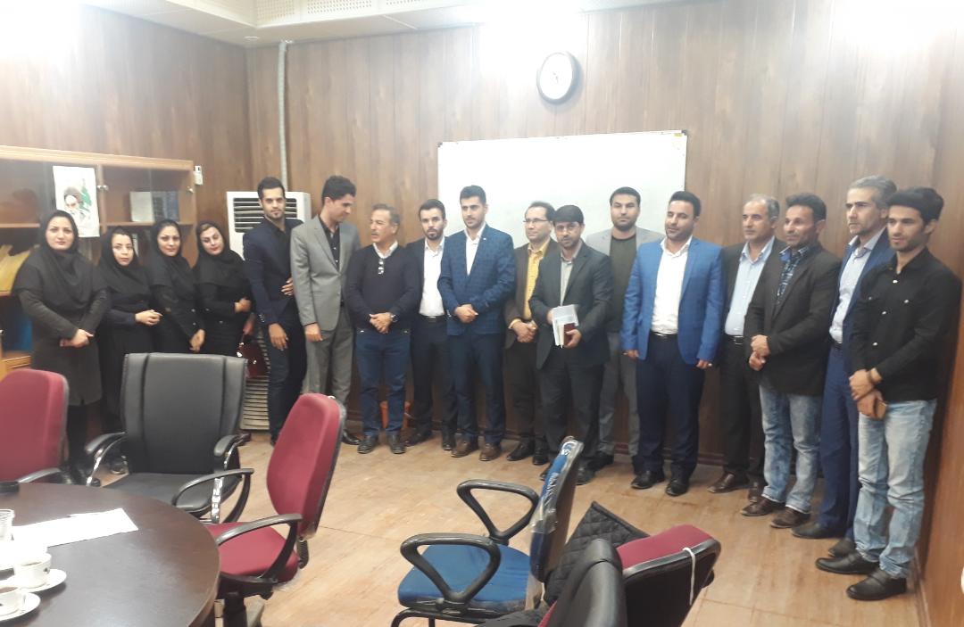جلسه موسسه عصرنوین با اعضاء کمیسیون انتقادات و پیشنهادات شورای شهر مسجدسلیمان برگزار شد