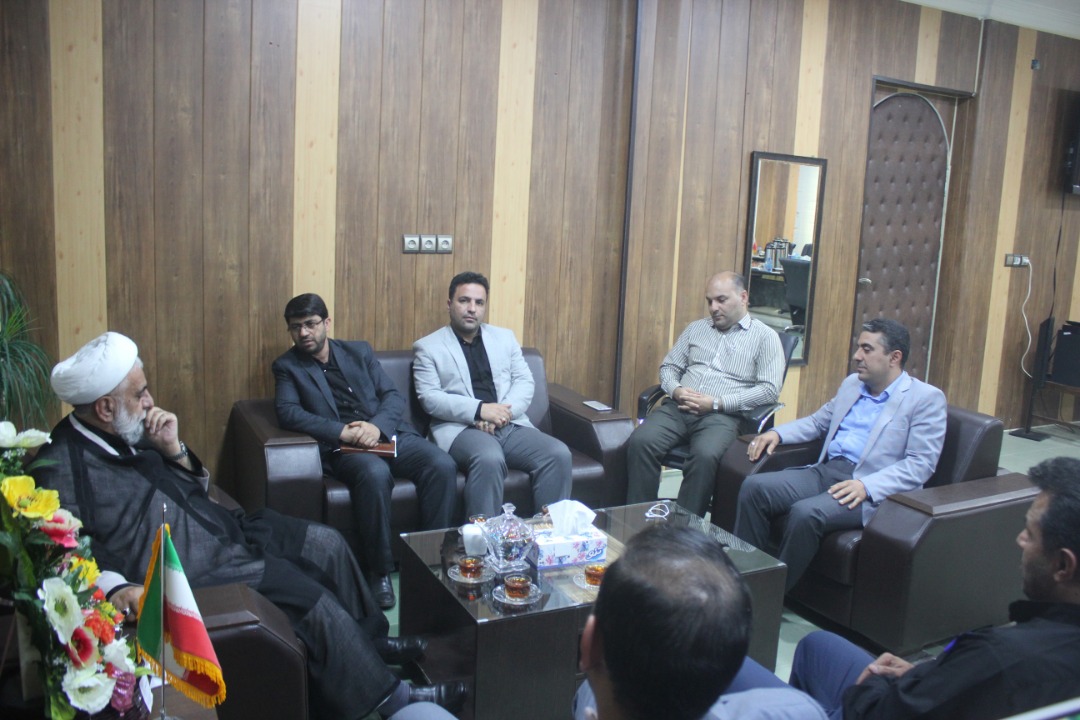 اعضای شورای شهر و سرپرست جدید شهرداری مسجدسلیمان با سرپرست فرمانداری شهرستان دیدار و گفتگو کردند