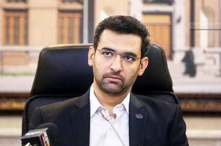 آذری جهرمی: شورای امنیت کشور در مورد برقراری اینترنت تصمیم می‌گیرد