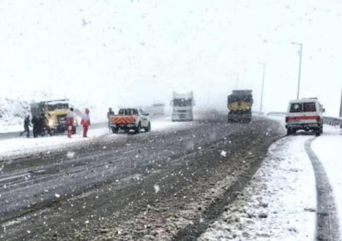 برف و کولاک در ۹ استان و طوفان در مازندران / برق چند شهر قطع شد