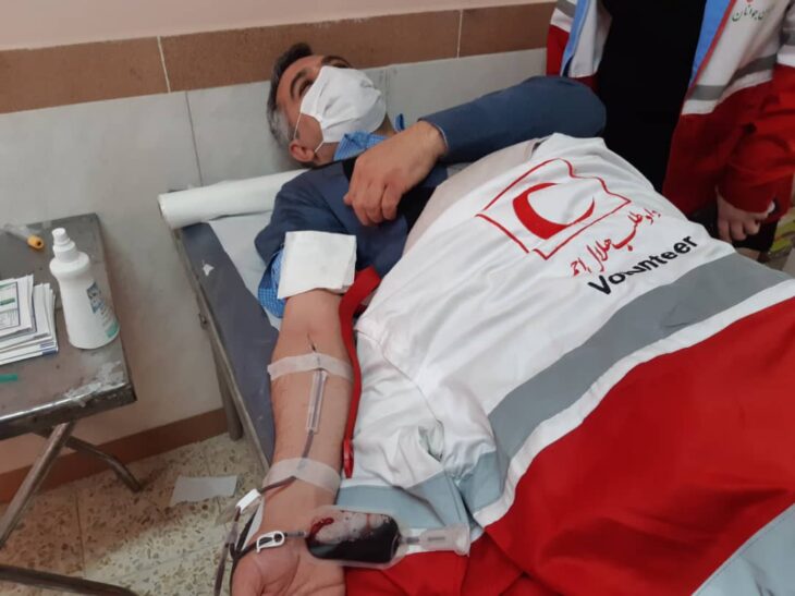 اهدای خون ، هدیه ای از جنس وجود برای بیماران این بار جوانان هلال احمر شهرستان اسکو به میدان آمدند