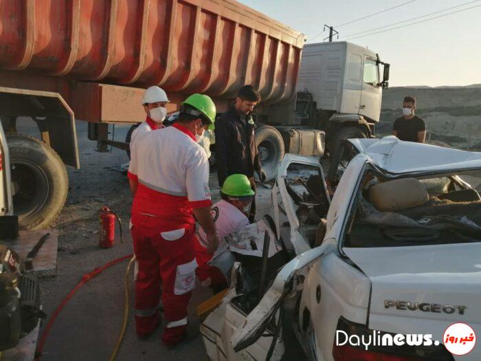 خواب آلودگی راننده تریلی در محور آذرشهر به تبریز حادثه آفرید