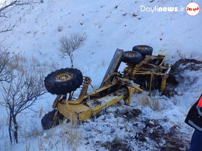 سقوط دستگاه برف روبی به دره در هریس