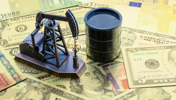 قیمت نفت ریخت/ تحریم‌های اروپا کارساز شد؟