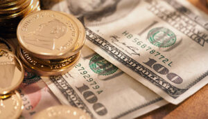 حرکت سکه پشت سر دلار / طلا افزایشی شد