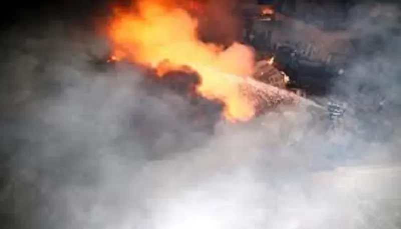 فوری: آتش‌سوزی در شرکت تولید روغن موتور مبارکه
