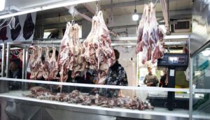 قیمت گوشت امروز ۲۲ آبان ۱۴۰۱/ ماجرای فروش گوشت‌های تقلبی چیست؟