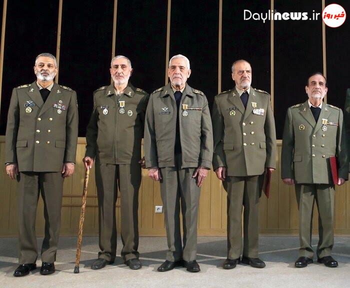 اعطای نشان ((فداکاری )) به چهار تن از فرماندهان ارتش جمهوری اسلامی ایران